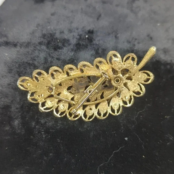 Vintage 3-D Gold Leaf Brooch - Picture 5 of 5